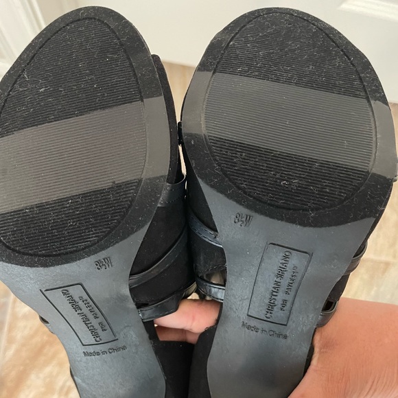 *Worn Only Once* Super cute heel! Perfect with jeans or dresses 😀 - Picture 2 of 3